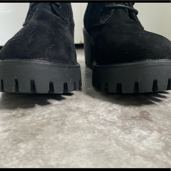 Size 9, like new (worn for 3hrs!!) SHEIN shade & rubber boots!! Got for a date!! - Picture 2 of 5